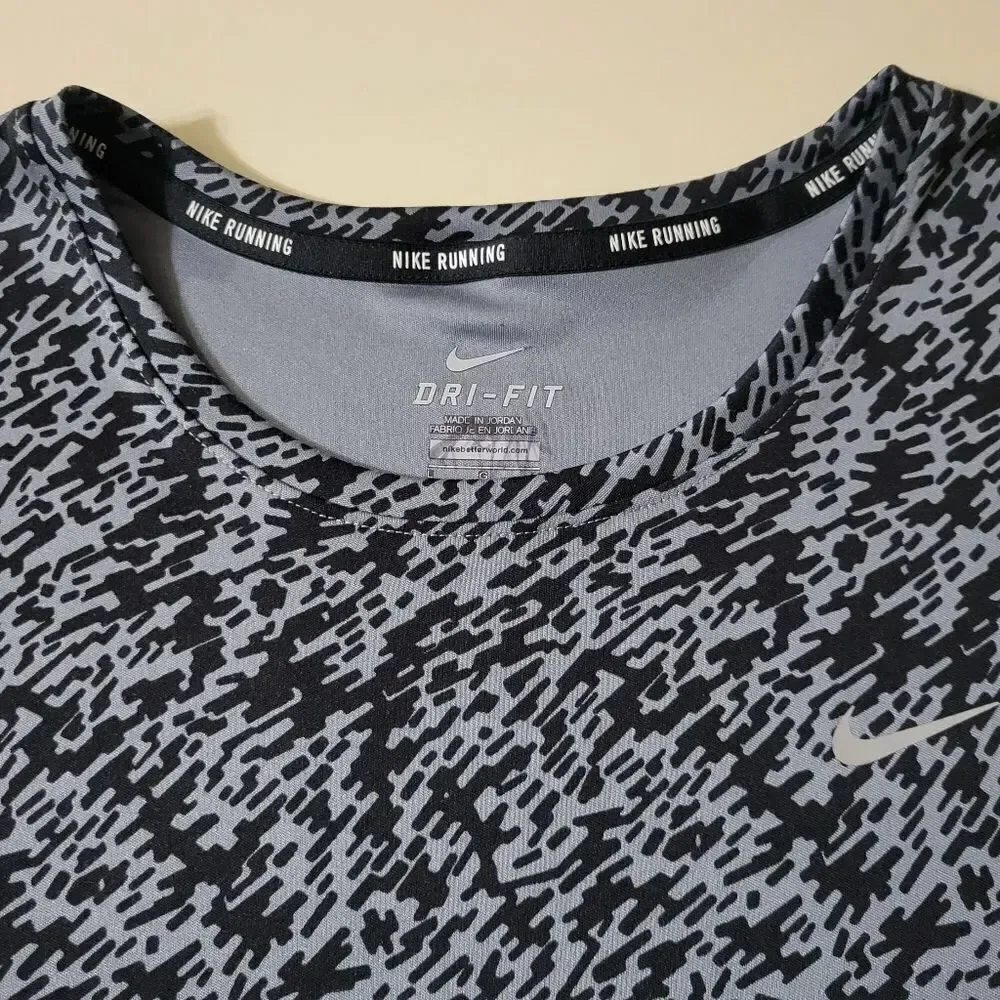 Nike Women's Dri-FIT Running Black Gray Print Short Sleeve Top
